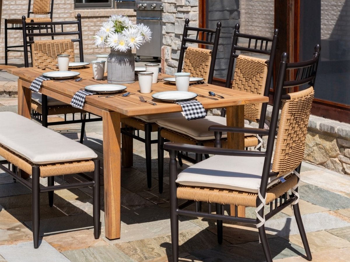 How to Choose the Best Outdoor Dining Furniture for Entertaining at Home